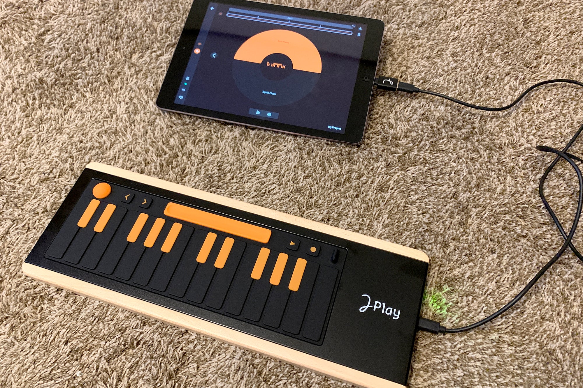 The Joue Play MIDI controller on a carpet with an iPad and Scaler module
