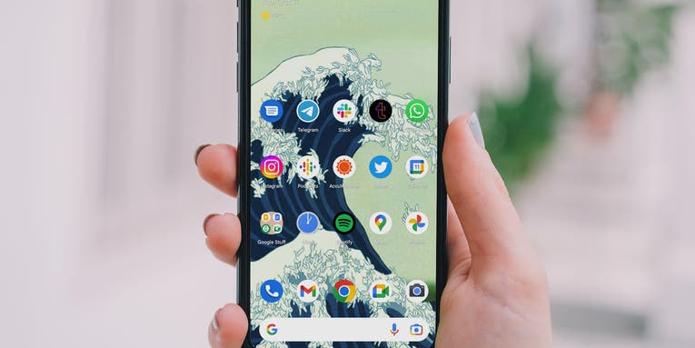 You can now bring iOS 16’s coolest home screen feature to Android