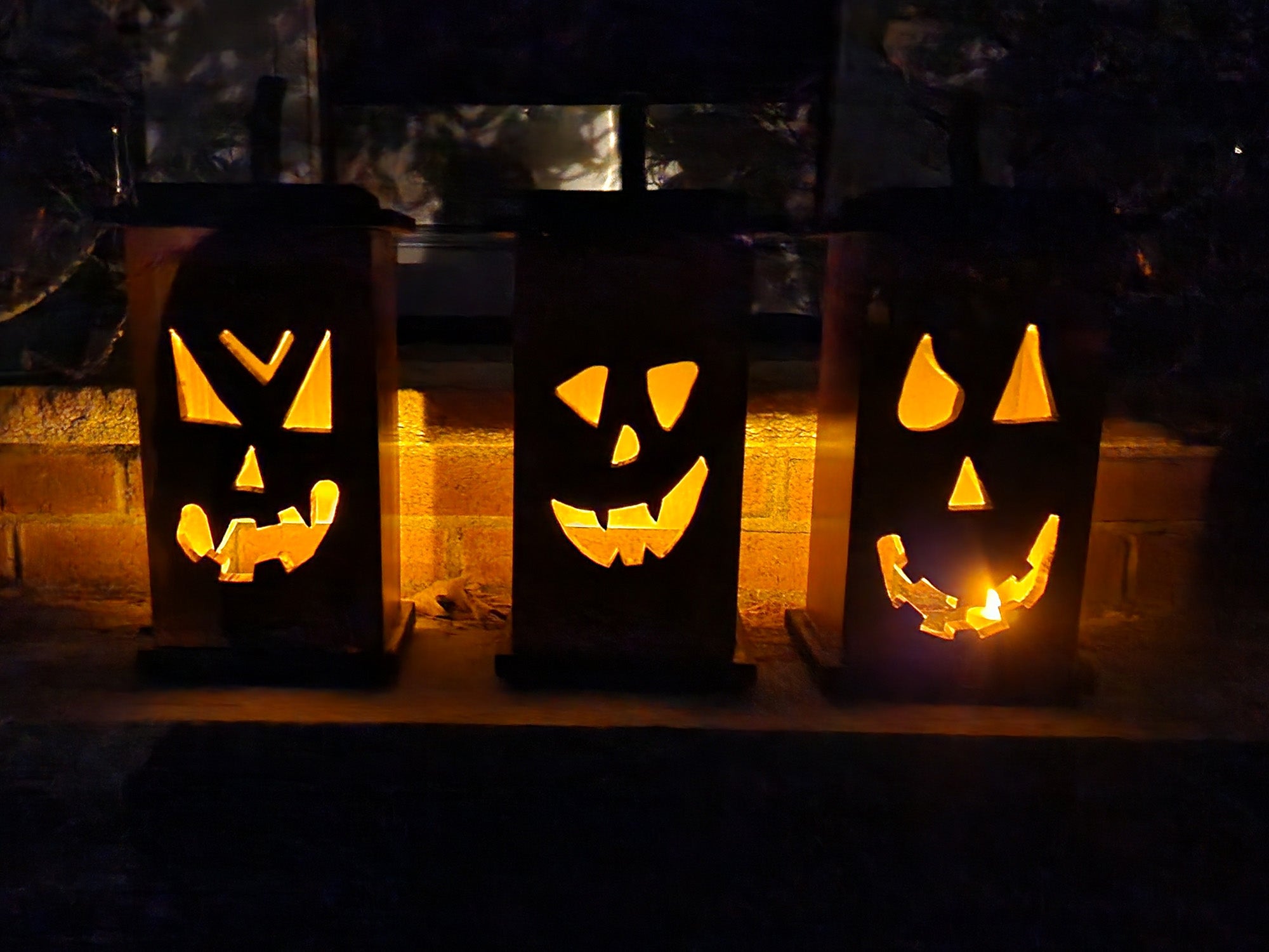 Make wooden Jack-o'-lanterns that you can reuse for many happy Halloween