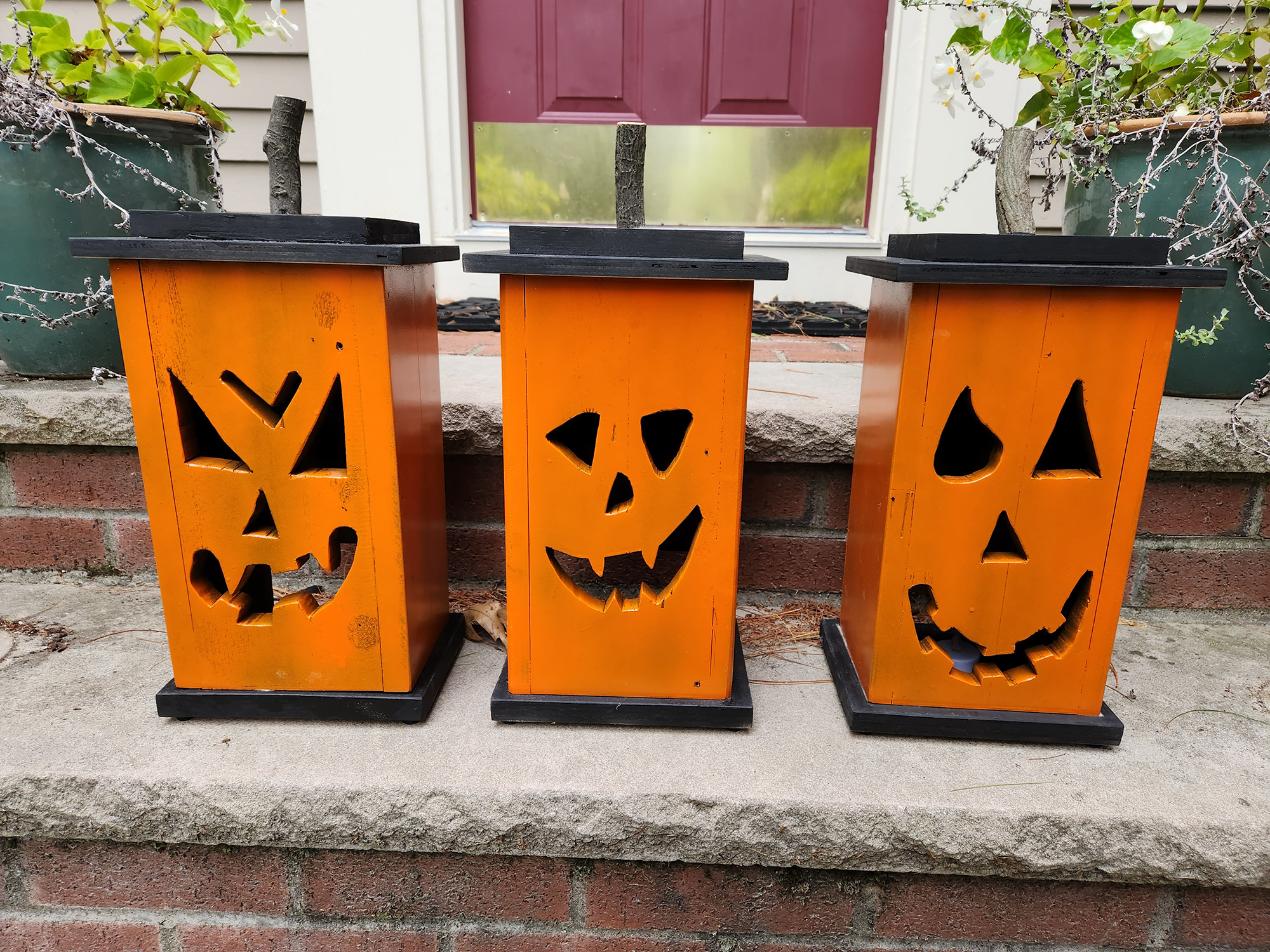 three jack-o'-lanterns on stoop