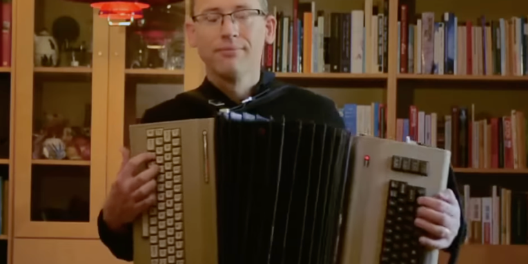 This is what polka music sounds like on an accordion of two Commodore 64 computers