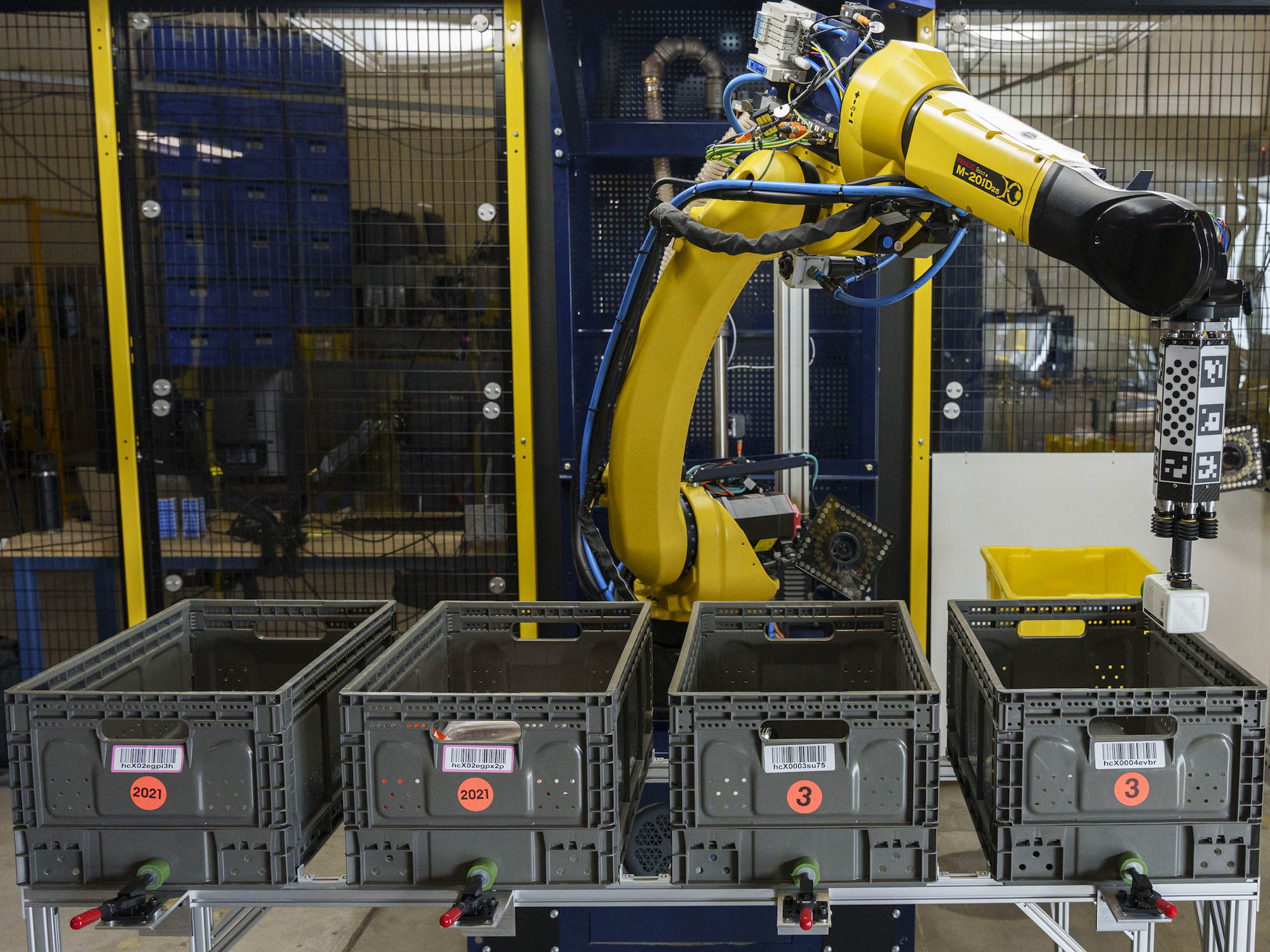 New robot moves Amazon towards increased warehouse automation
