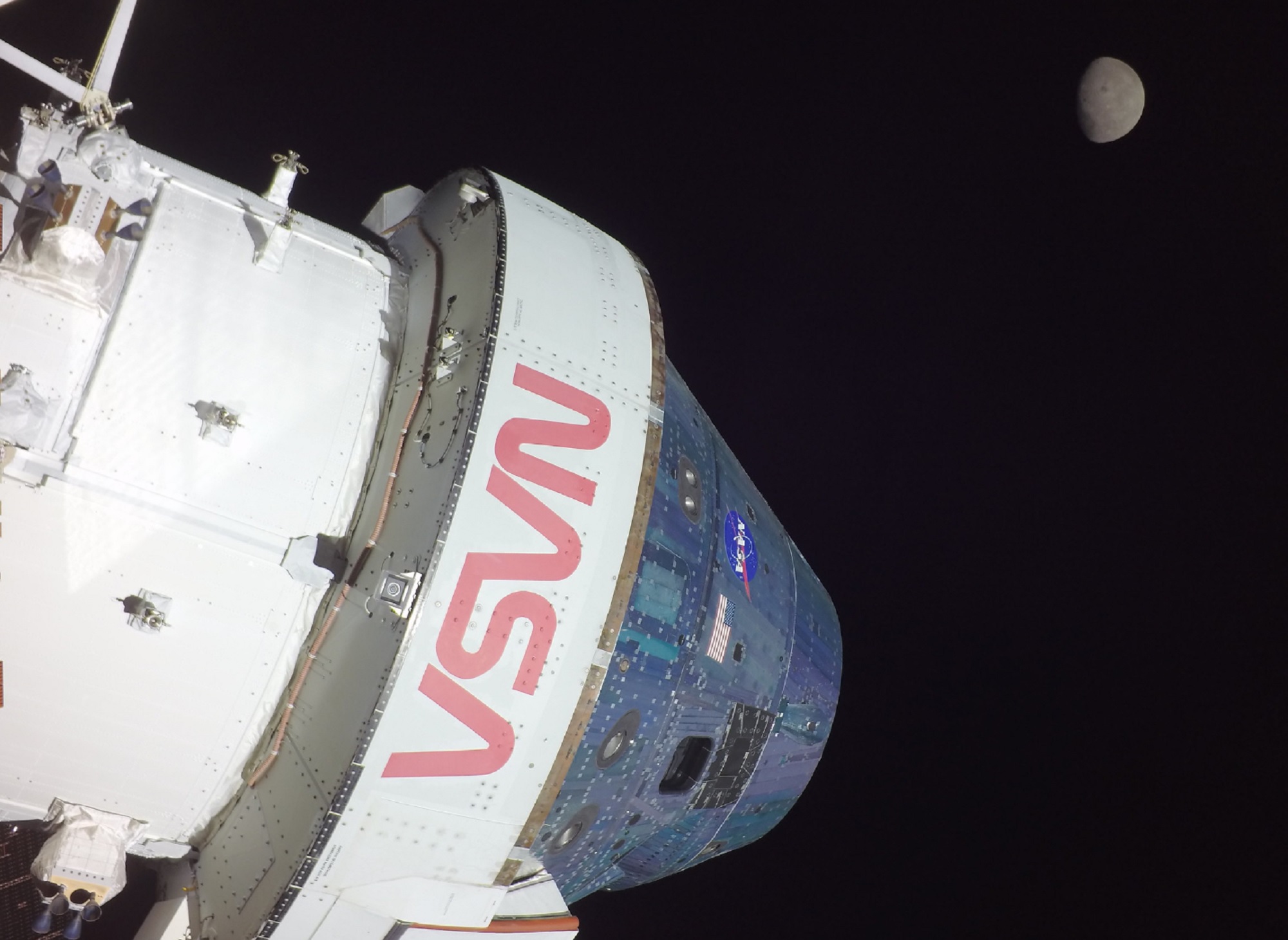 Orion will air kiss the moon today during important Artemis exercise