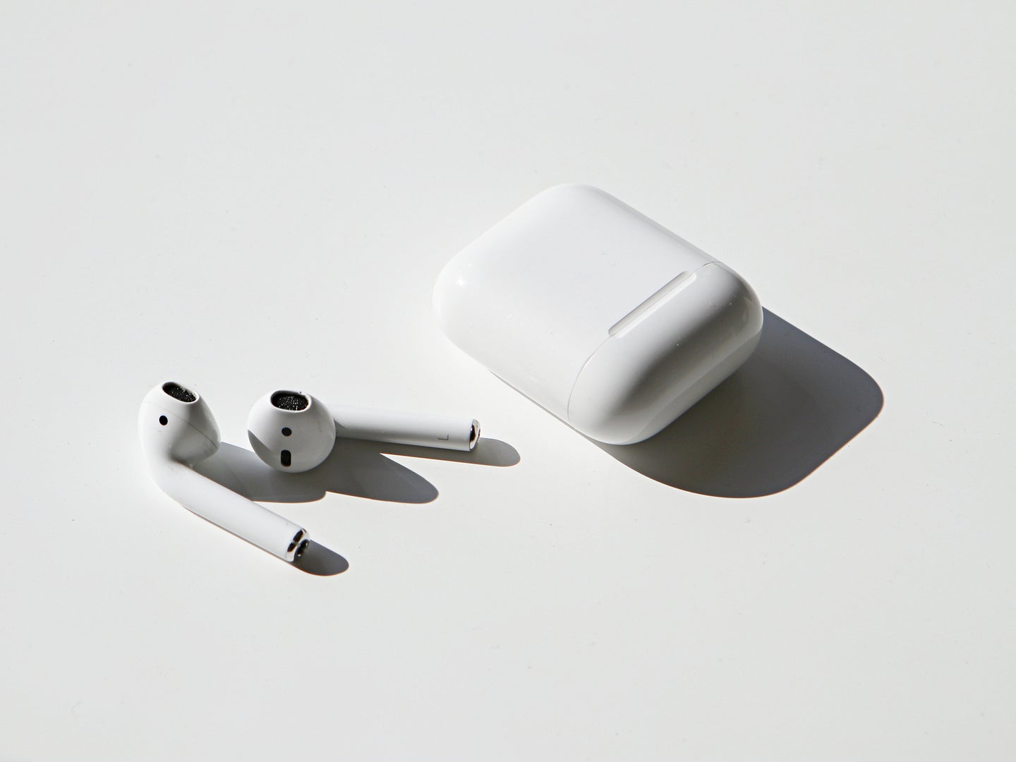 airpods-laying-on-table