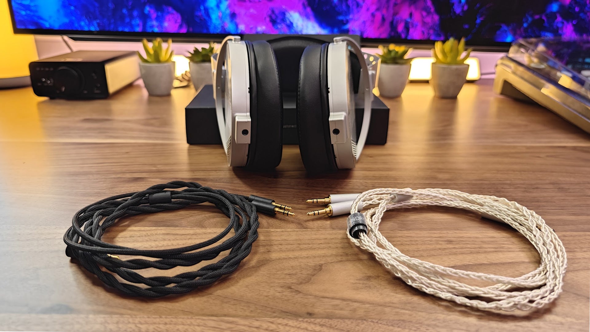 Whichever connector you like to use with your source, the Venus can connect you to your favorite songs.