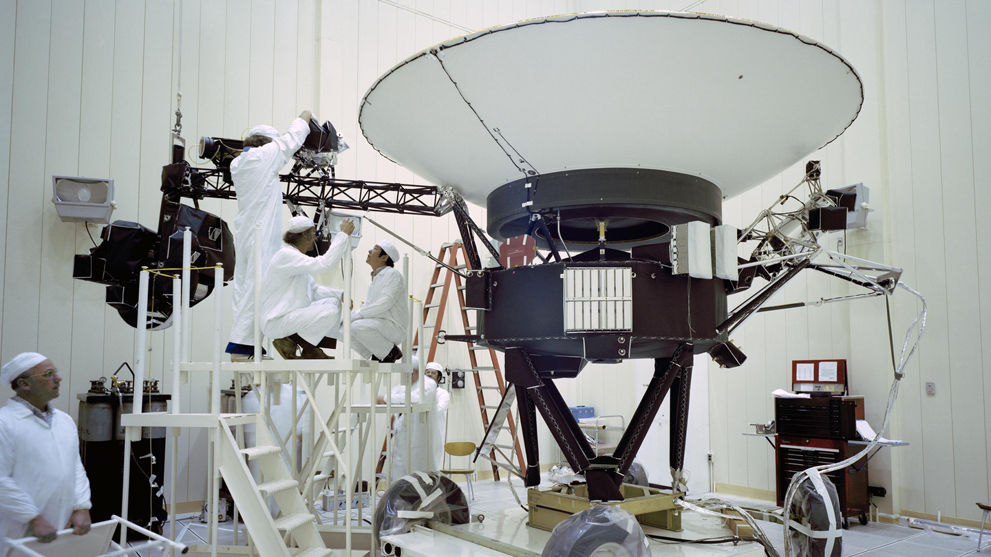 engineers working on voyager 2