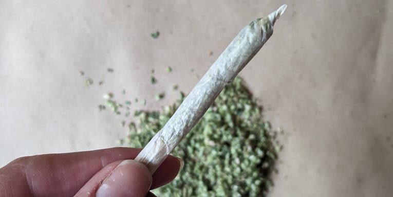 A step-by-step guide to rolling a joint