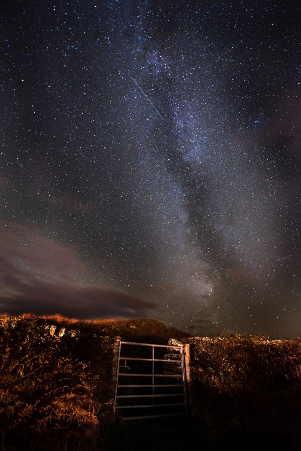 Orinoid meteor shower seen above a farm field