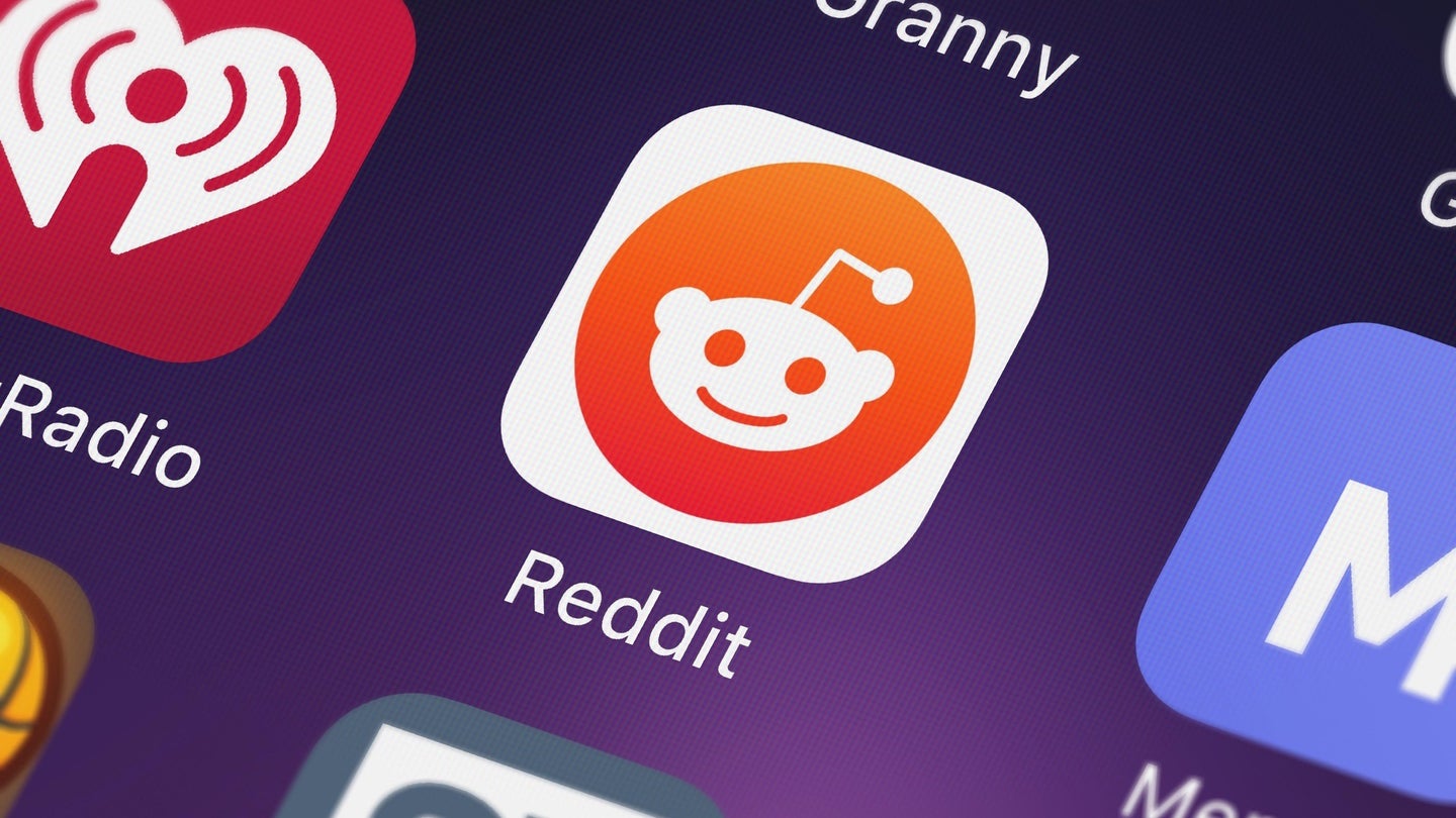 Reddit app icon on smartphone home screen