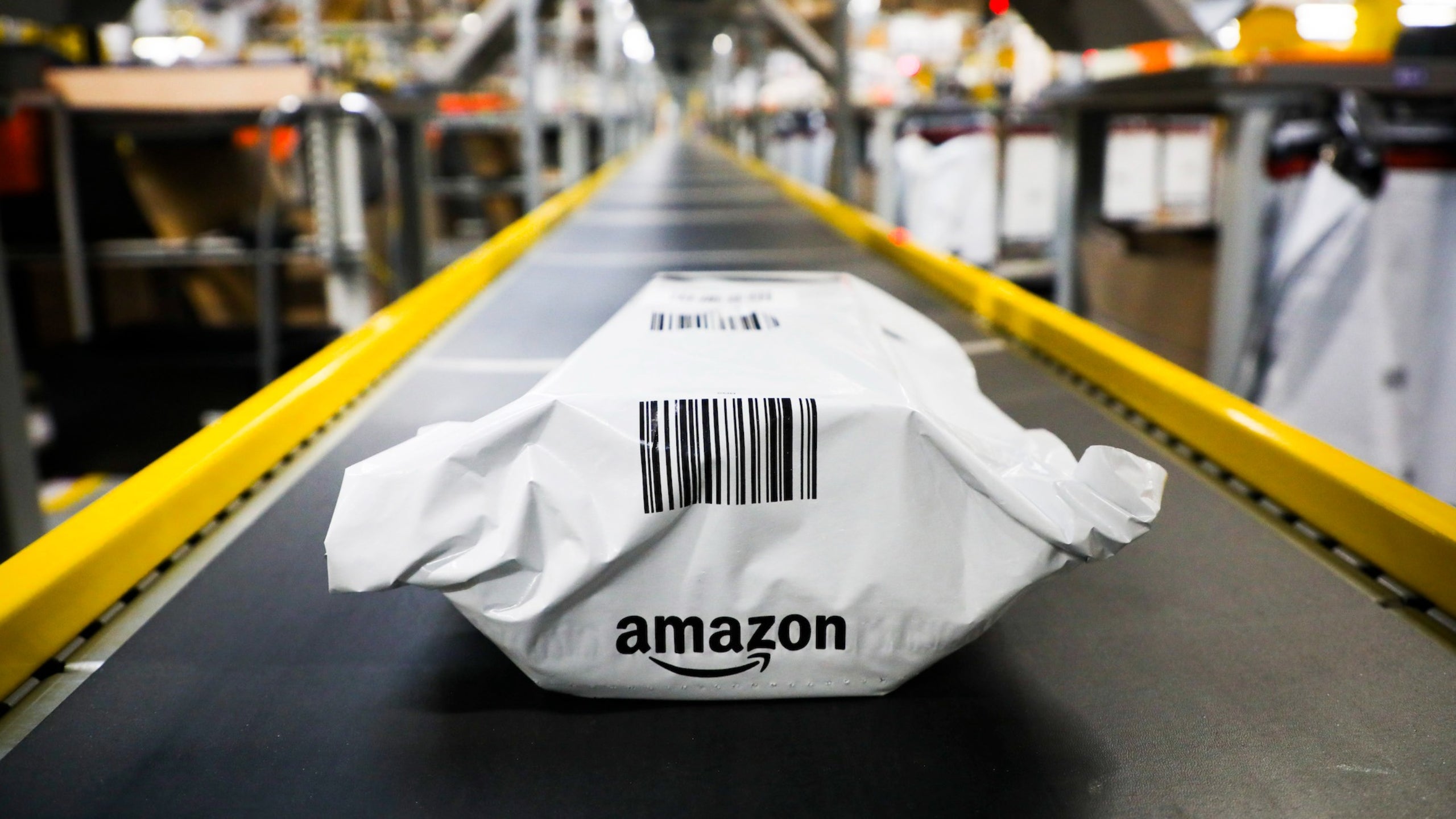 Amazon dice que está reduciendo los desechos plásticos