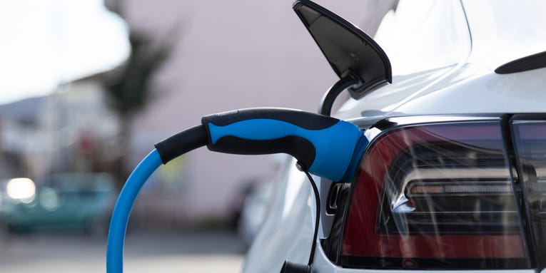 7 automakers team up to cover the US and Canada with fast EV chargers