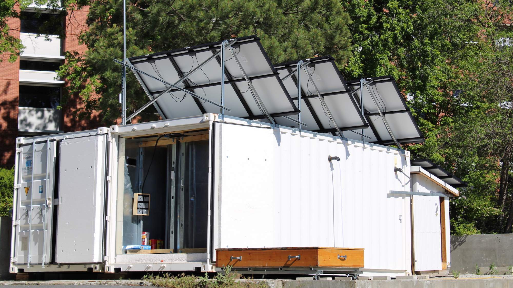 Shipping container used as passive cooling test chamber