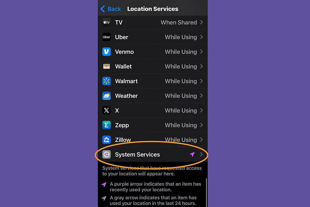 إعدادات خدمات الموقع (Location Services) على جهاز آيفون، توضح كيفية العثور على خيار خدمات النظام (System Services)