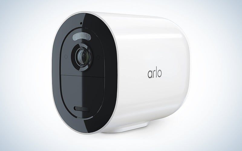 An Arlo Go 2 on a blue and white background