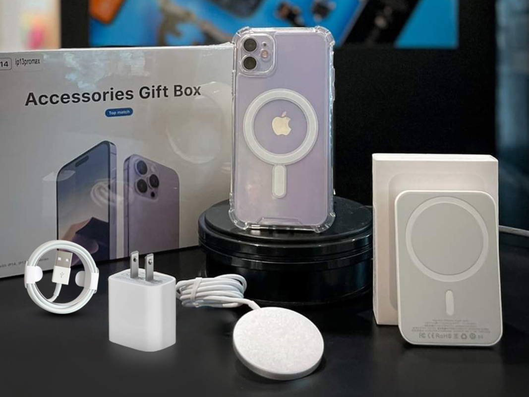 This 5-piece iPhone accessory bundle could be a great stocking stuffer for only $40