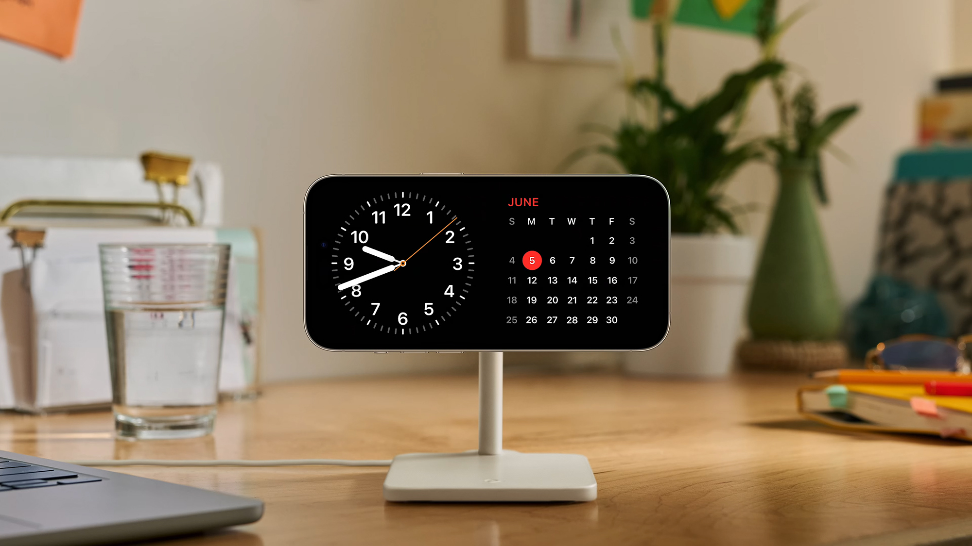 Turn your iPhone into a bedside clock with StandBy mode