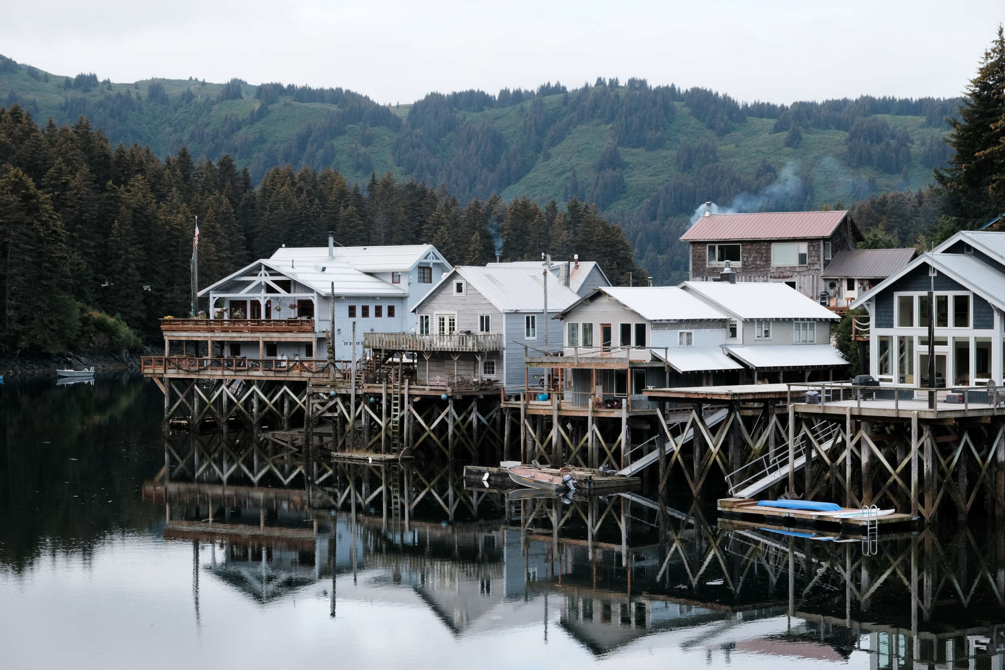 In Seldovia, homes are perched on stilts above water that could rise quickly during a tsunami. The small town sits on the tip of the rugged Kenai Peninsula, directly above where the tectonic plates meet. Visual: Christian Elliott for Undark