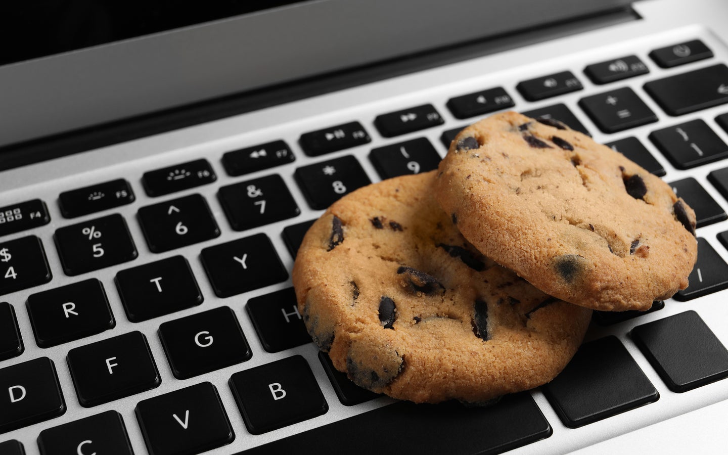 Browsing internet with tracking cookies