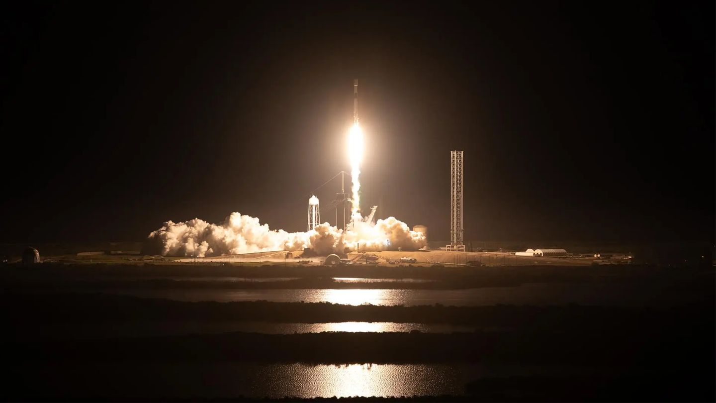 A SpaceX Falcon 9 rocket carrying Intuitive Machines’ Nova-C lunar lander lifts off from Launch Pad 39A at NASA’s Kennedy Space Center in Florida a