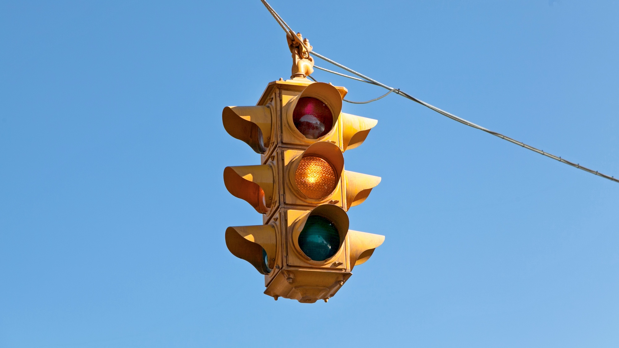 Traffic light flashing yellow signal