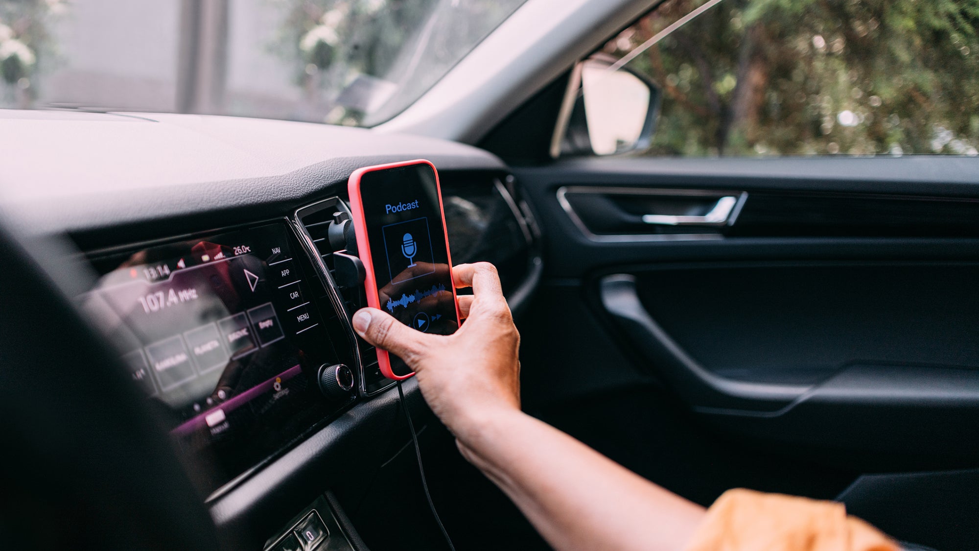 Incluso los teléfonos manos libres y sus aplicaciones provocan distracciones peligrosas al conducir