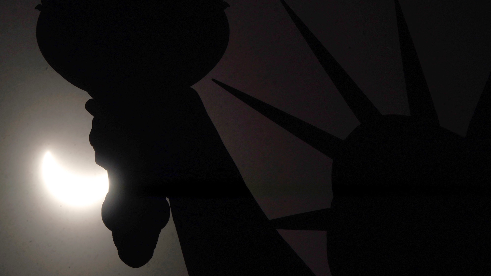 Spectacular Show: Photos of the 2024 Eclipse Featuring the Sun and Moon