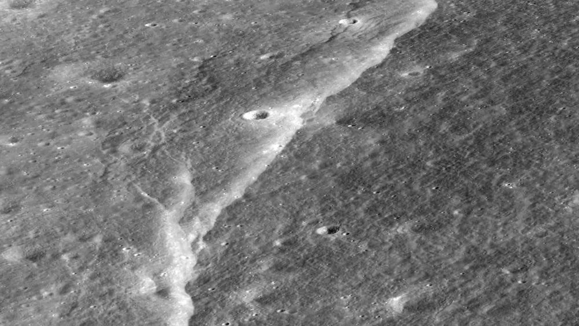 La NASA quiere medir los terremotos lunares con cables de fibra óptica impulsados ​​por láser