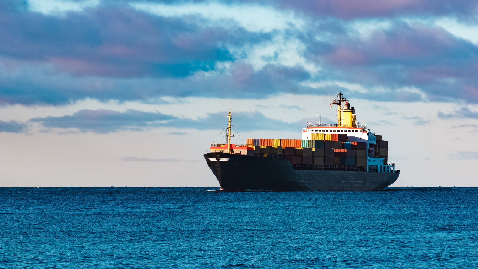 En la prisa por descarbonizar, la industria naviera está explorando combustibles alternativos