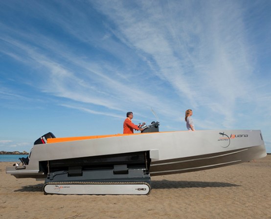 The Iguana 29: A Speed Boat That Morphs Into a Tank-Tracked Beach Lander