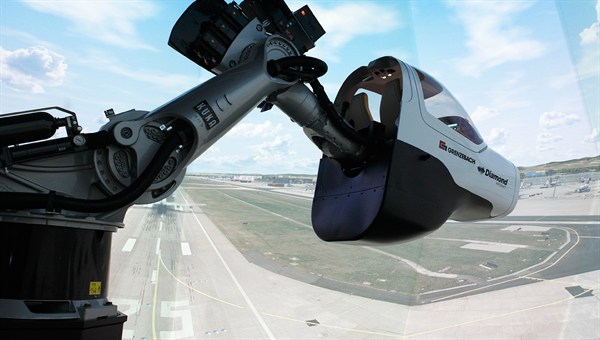This Robotic Flight Simulator Is A New Tool For Training Pilots