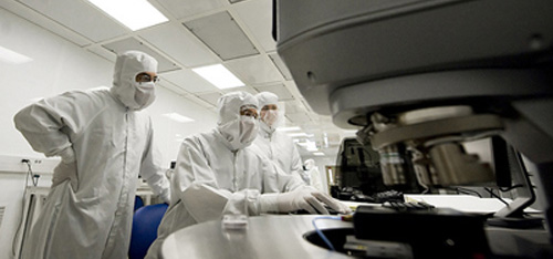 California Engineers Create World’s Smallest Room-Temperature Laser