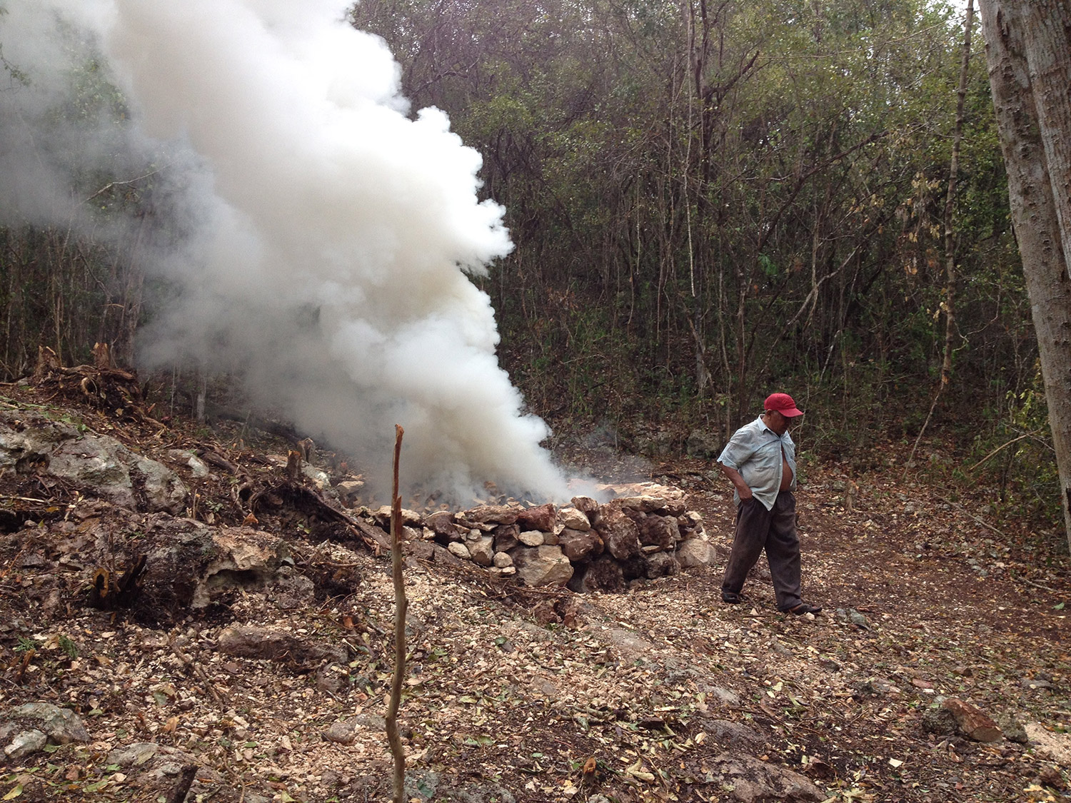 An experimental burnt lime pit-kiln