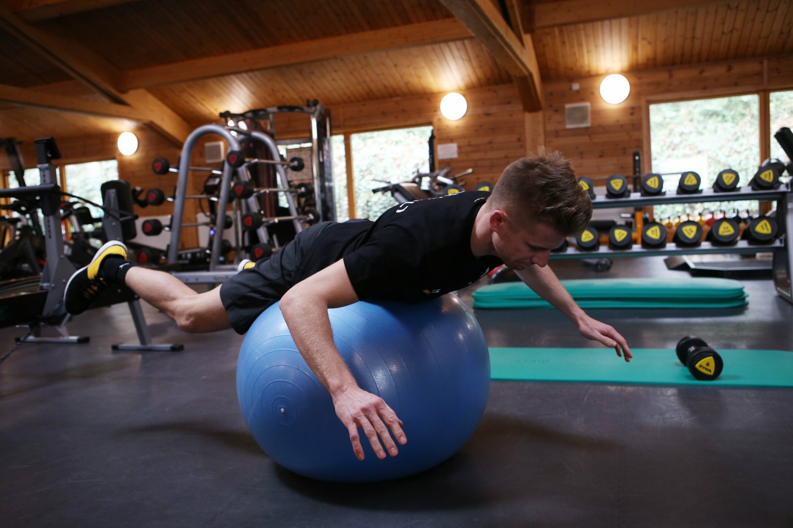 Nico Hulkenberg (GER) Renault Sport F1 Team - gym.
