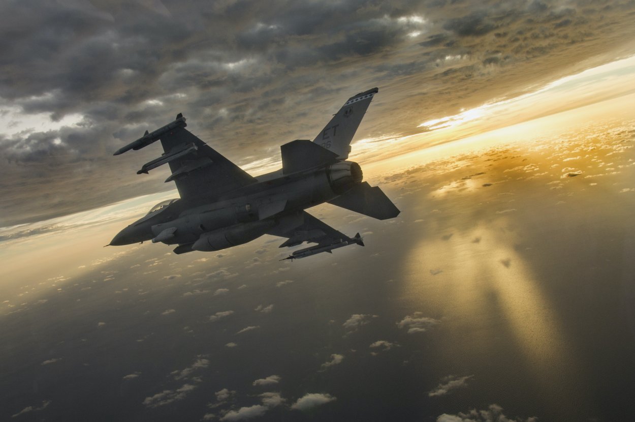 Fighter Jets Using Windows Watch a computer clobber a human pilot in a simulated fighter jet duel