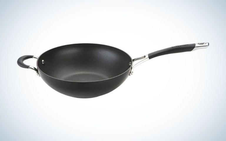 Black aluminum wok pan