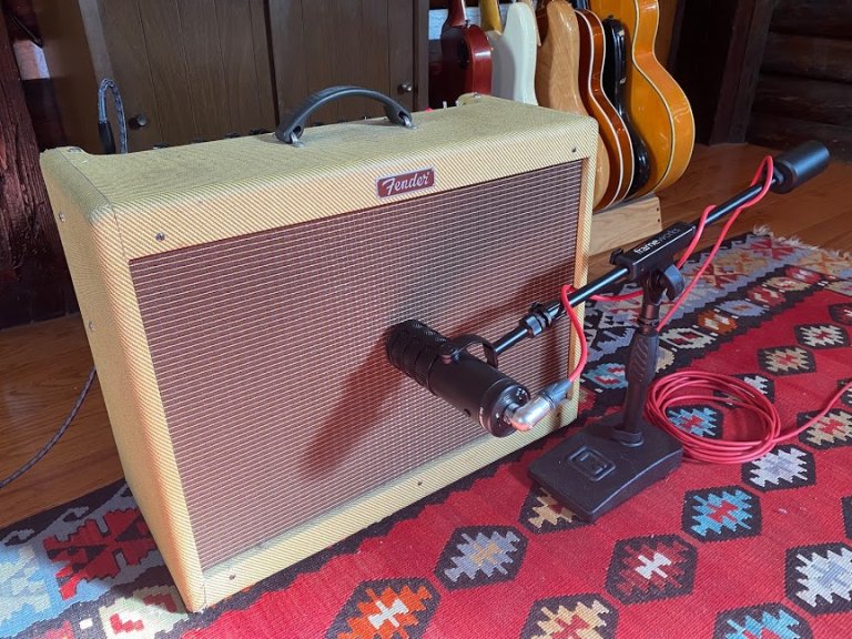 Samson Q9U close-miking Fender amp