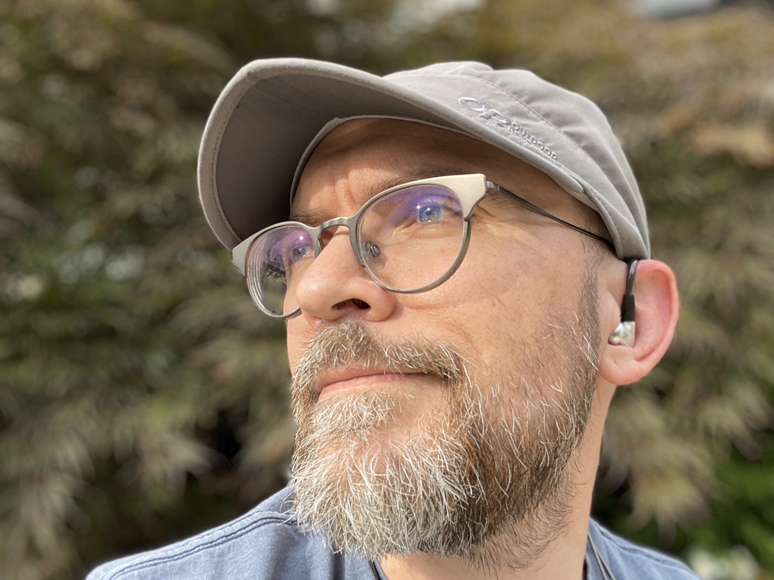 IE 900 in Tony's ear IEMS vs earbuds