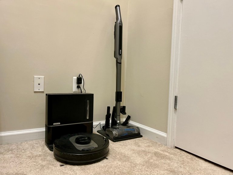 Shark robovac and WANDVAC in a corner