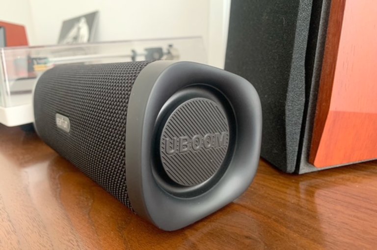 EarFun UBOOM L speaker from the side