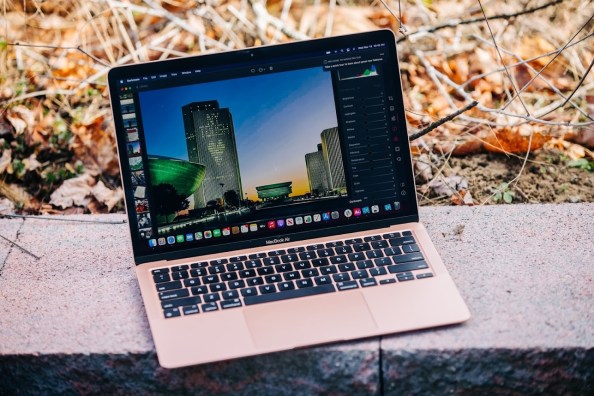 Save $250 on an Apple M1 MacBook Air at Best Buy and Amazon before it ...