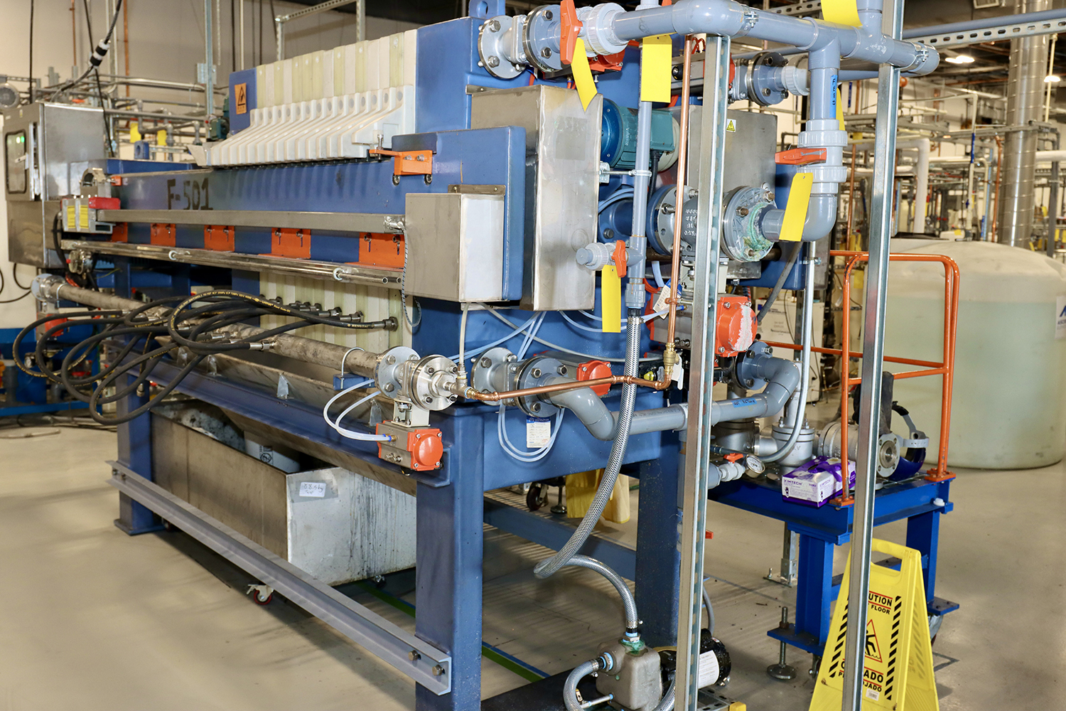 Machine extracts minerals from old batteries