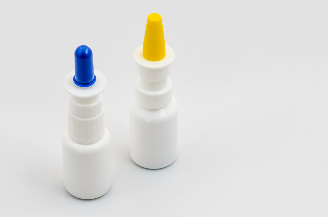 Oxford COVID-19 nasal spray vaccine fails first trial | Popular Science