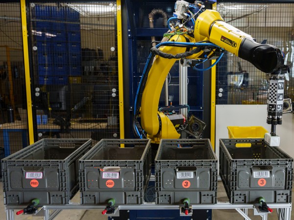 New robot moves Amazon towards increased warehouse automation