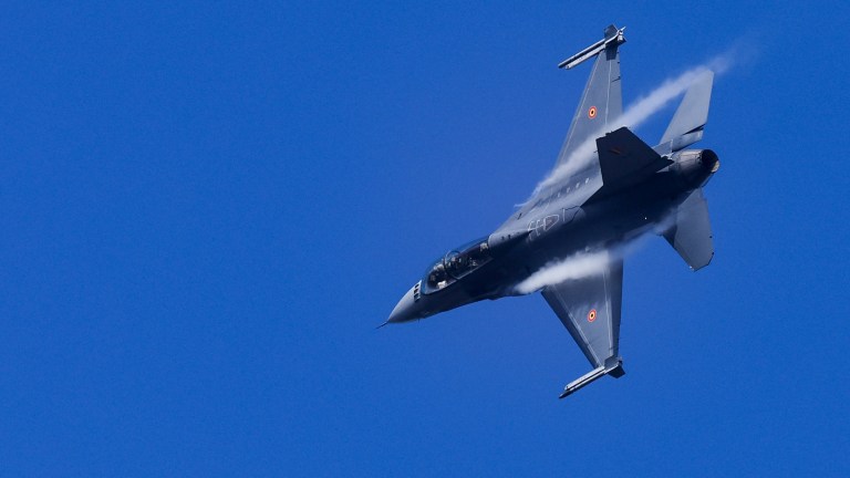 How flight time changes a fighter pilot's brain | Popular Science