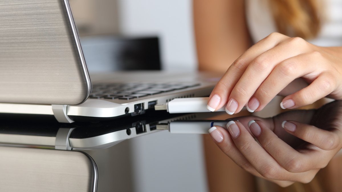 Why you shouldn't plug in strange USB drives | Popular Science