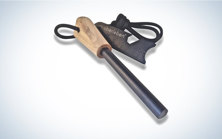 An überleben Zünden Fire Starter on a blue and white background