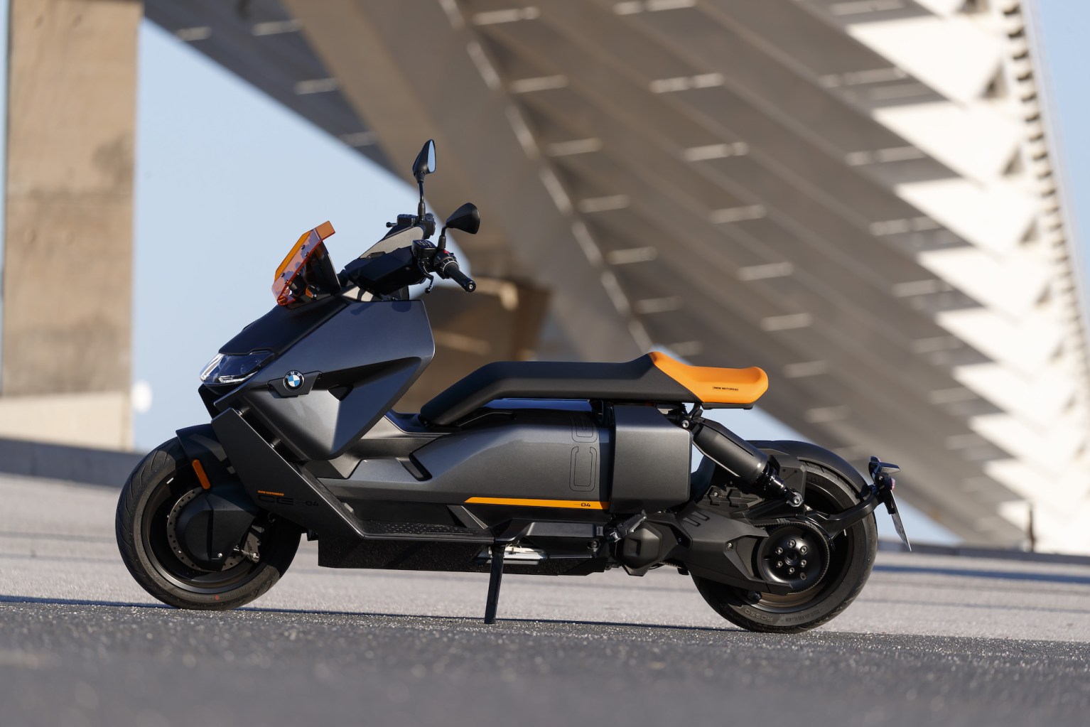 View of This futuristic BMW electric scooter will hit 75 mph | Popular Science