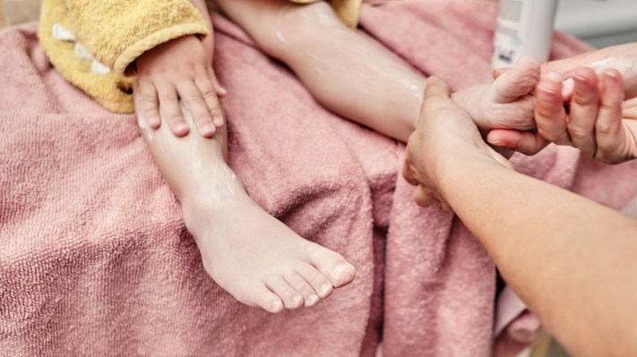 Chemical pollutants can change your skin bacteria and increase your ...