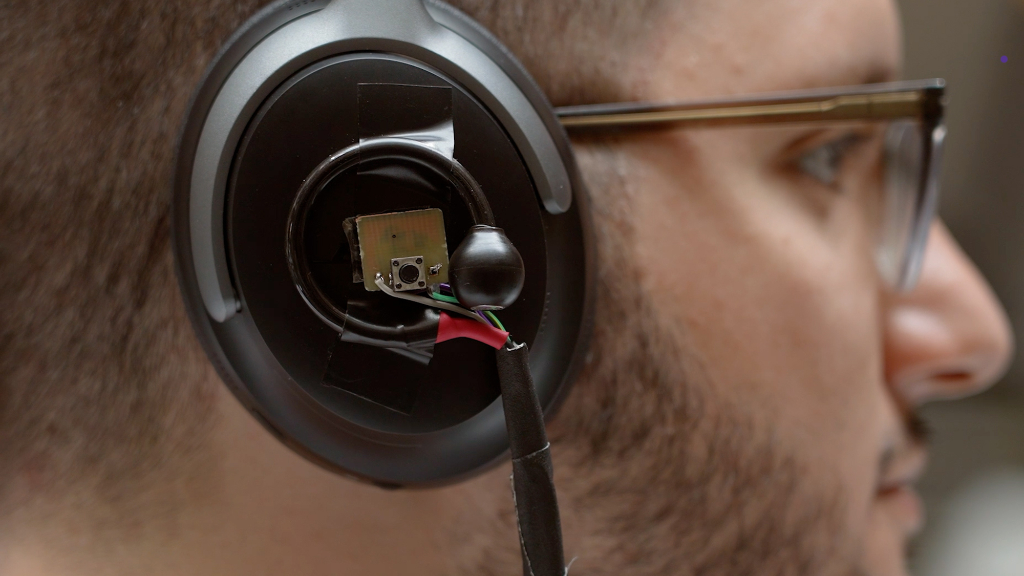 AI-powered headphones can tune into a single voice in a crowd