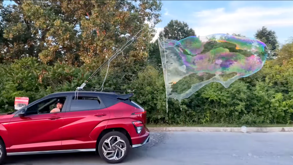 Engineezy Watch 50-foot long soap bubbles fly with the 'Endless Bubble Machine ...